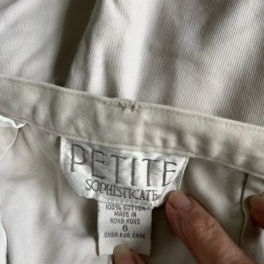 GAP Shorts & Petite Sophisticate - Picture 7 of 9